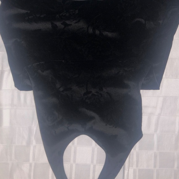 Vintage Black Velvet Halter Mini Dress – Rose Pattern - Picture 4 of 5